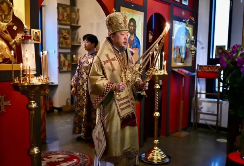 Божественная литургия в Неделю Крестопоклонную в Сеуле